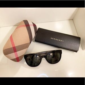 Authentic Burberry Women sunnies